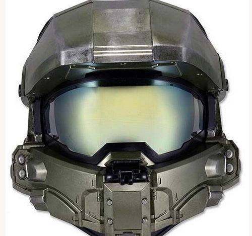 玩具制造商美泰公司、BOOMco、Halo 434都在为《光环》（Halo）系列游戏开发玩具，包括士官长摩托车头盔以及其他各种玩具和人物造型。BOOMco将推出《Halo》当中的飞镖射手，有快速射击发光夹片等功能。美泰将推出《Halo》当中的各种枪支玩具，包括卡宾枪和Magnum等等。另外，它们将在今年年底发布的MEGA Blok游戏包，其中包括普罗米修斯辉腾炮艇和.UNSC蝎子坦克。