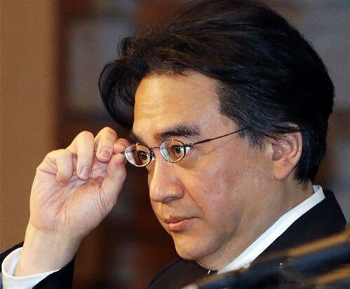 岩田聪表示：“我理解大家的担心，不同于主机和掌机游戏的一次性购买模式，移动平台游戏的主流收费方式更倾向于免费开始，之后通过道具或服务收费达到盈利，当然这也是我们正在考虑的重要问题。但另一方面，手游的商业结构正处于不断的变化之中，我们和DeNA关于什么是最合适的手游收费方式展开了大量讨论，我们或许可以开创一种任天堂式的收费模式，无论这种模式具体如何存在，有一点是不会改变的，那就是玩家比赚钱更重要。”