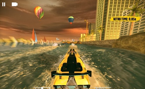 游戏的主题依然是“狂飙”的竞速主题,与前作《狂飙:旧金山》相比,本作转战水面竞速。在保留经典竞速特征的同时,还加入了剧情,玩家可以探索新的竞速世界、完成任务。由于采用了自动加速的形式,游戏操控简单,玩家只需要控制左右方向、刹车、加速或者空中特技。