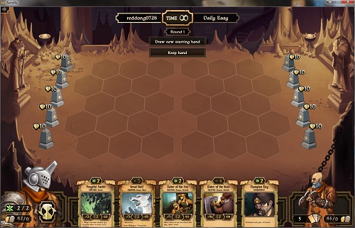 初级场玩家和AI在神像的生命值上都是10点,不过开场玩家就拥有2点和卡组相对应的召唤值。可以在排兵布阵上取得先机。