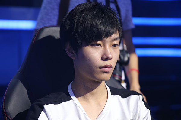 《虎牙会客厅》今晚首播 董导誓要Gank EDG队长